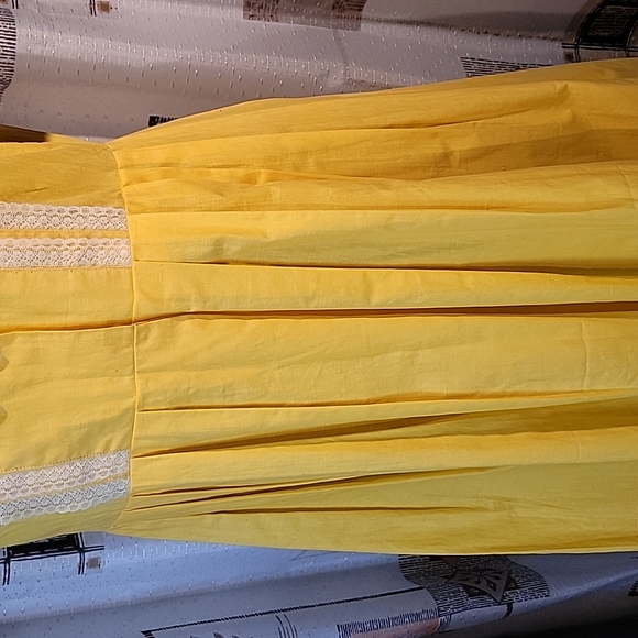 Vintage Yellow Pleat Dress - Picture 12 of 16